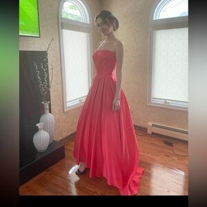 Elegant Red Strapless Evening Gown